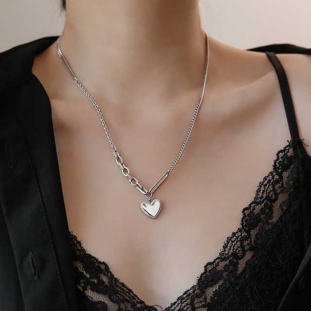 Colorless silver love asymmetric necklace female summer wild collarbone chain pendant niche 2022 new Valentine's Day