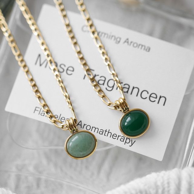 Retro high-end green natural aventurine jade oval pendant necklace female collarbone chain does not fade Valentine's Day