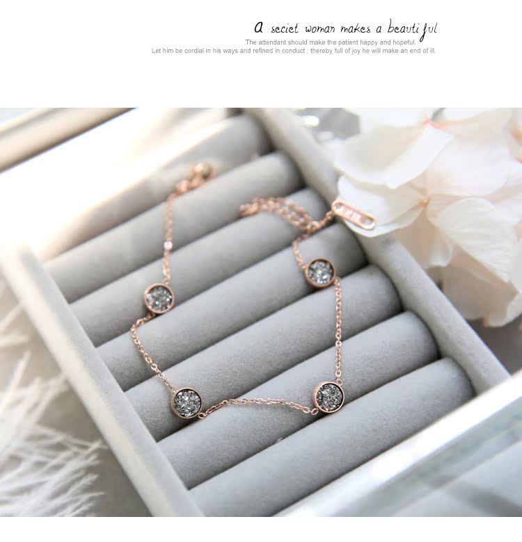 Châu Âu và Hoa Kỳ retro đá đen vòng chân đá thời trang nữ không phai màu vàng hồng vàng thủy triều titan trang sức bằng thép không gây dị ứng lắc chân chuông