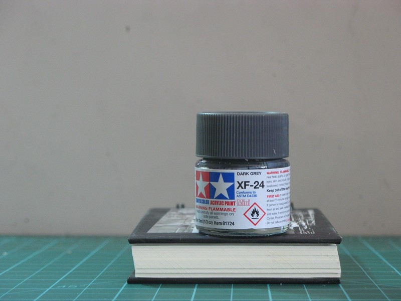 Field Palace model 81724 10ml XF24 dark grey water-based matt lacquer XF-24