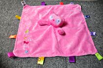 Outer single sample super cute owl baby peace towel mouth towel head is ringing bell