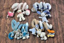 The outer single microflawless N-card crib around the giraffe puppy.