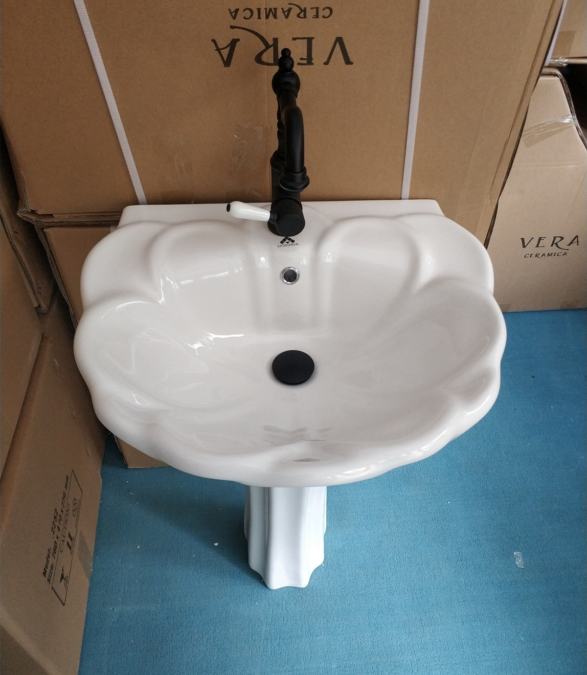 Retro vertical column basin household washbasin integrated ceramic wash basin small apartment type mini balcony Basin