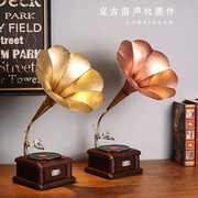 đầu đĩa than dual	 Mai nhà retro ghi âm đồ trang trí sáng tạo nhà phòng khách vinyl ghi thanh quán cà phê trang trí cửa hàng - Máy hát 	máy nghe nhạc đĩa than tiếng anh