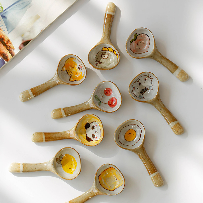 It turned out to be a clay Japanese coarse pottery small spoon cute baby ceramic short handle rice spoon children's spoon home coffee spoon