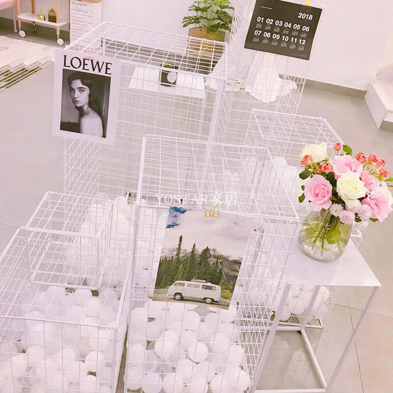 Bubble Noodles small canteen in front of the sea Ball Decorative Shake Nets Red shop Furnishing Ins Nordic Wind Iron Art Grid Columns