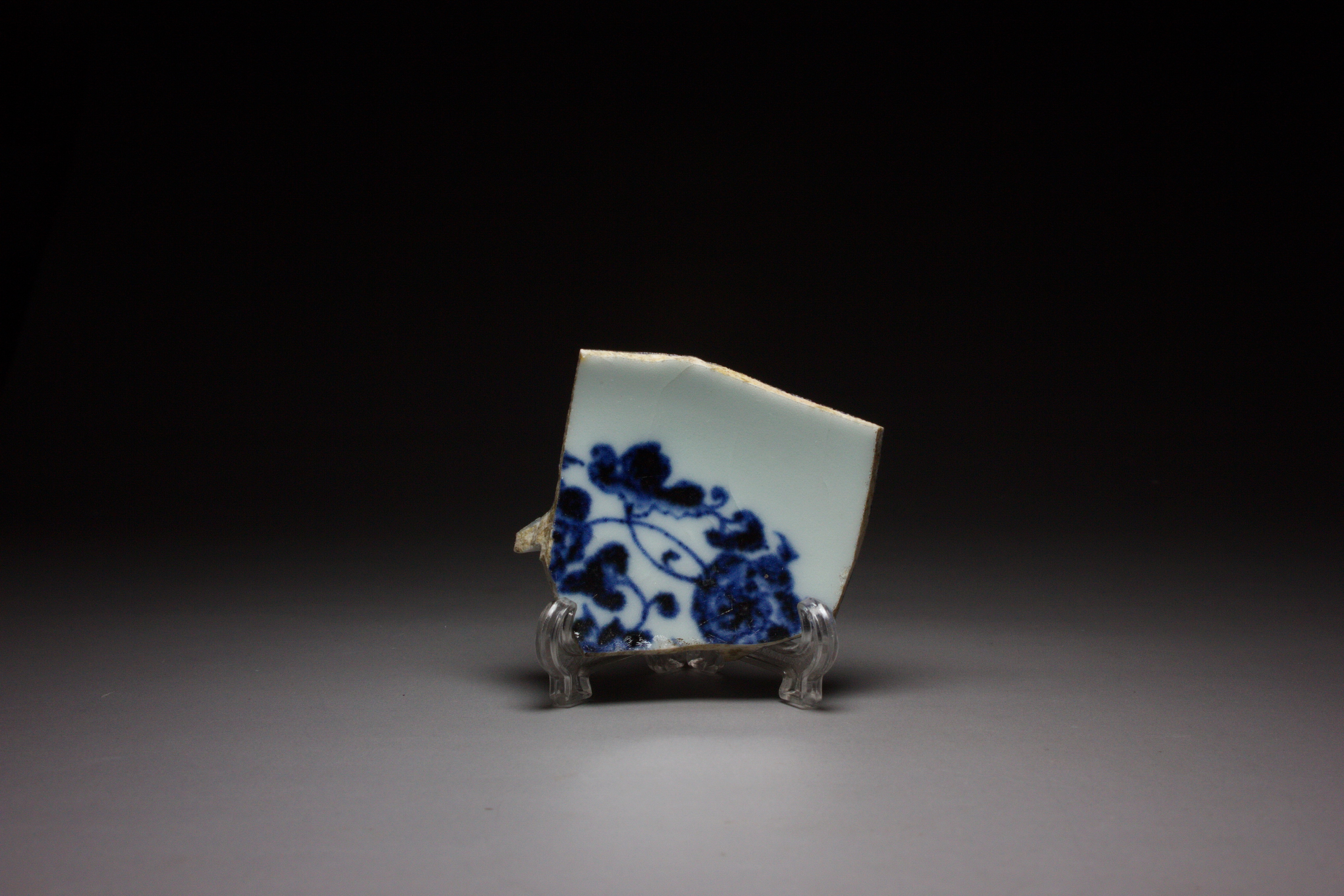 1807 Yongle official kiln blue and white peony ancient porcelain specimen