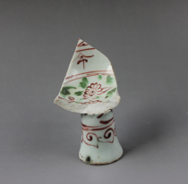 1740 specimen of 1740 Yuan Dynasty red and green color ancient porcelain sheet
