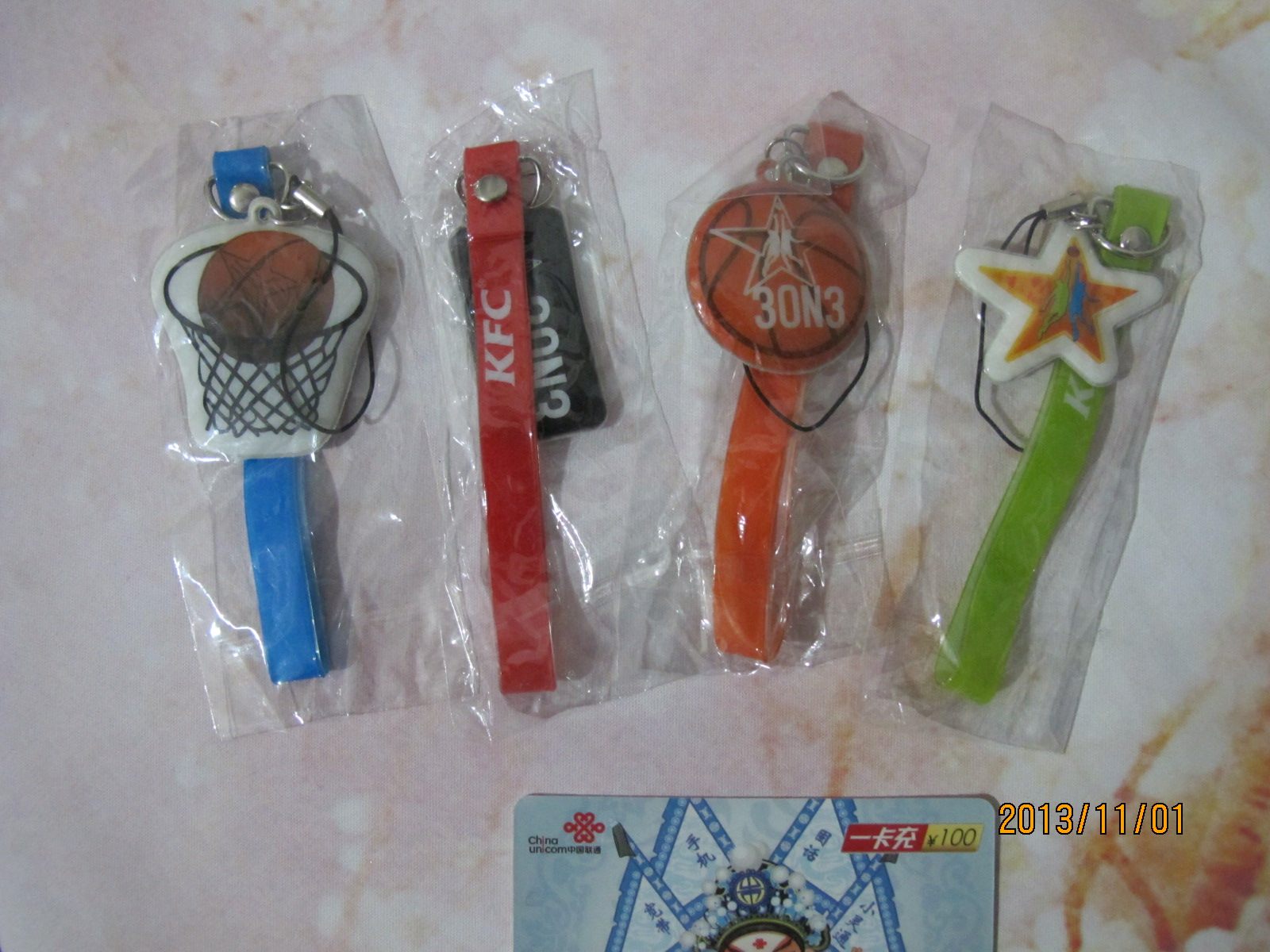 Kenderky KFC Toys 3on3 trio Basket Ballgame Mobile Phone Hanging Accessories Screen Wipe Untorn