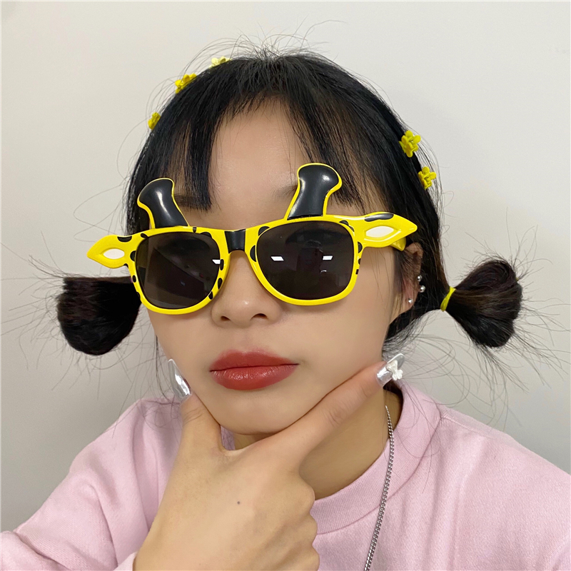 Funny IG Style Gradient Color Solid Color UV400 Protection Resin Round Frame Special-Shaped Mirror Square Full Frame Women's Sunglasses display picture 11
