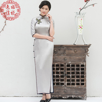  Yifu spring and Autumn traditional retro flat cut oblique lapel silver satin dinner elegant temperament long cheongsam customization