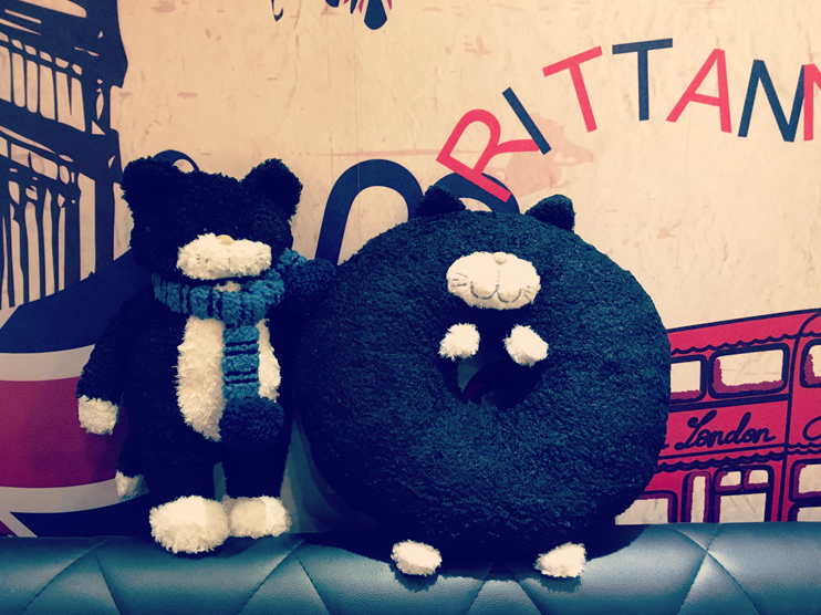 Paris direct train exit scarf bow tie black cat cat doll plush toy sleeping comfort toy