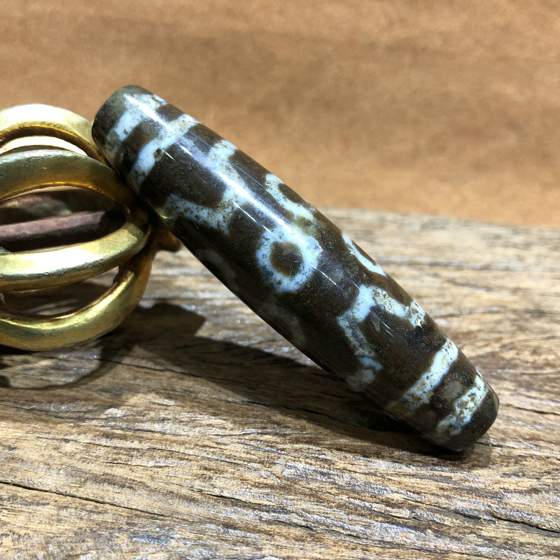 Tibet Xiangxiong Tianzhu Tibetan Temple reflux seven-eyed Tianzhu natural gold sand genuine shale Tiansheng stone