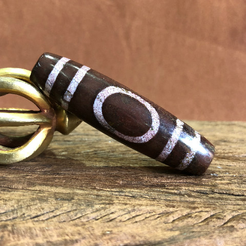 Tibet Xiangxiong Tianzhu Tibetan legend of Heaven and Earth Tianzhu Natural cinnabar genuine nine-eyed shale Tiansheng Stone 