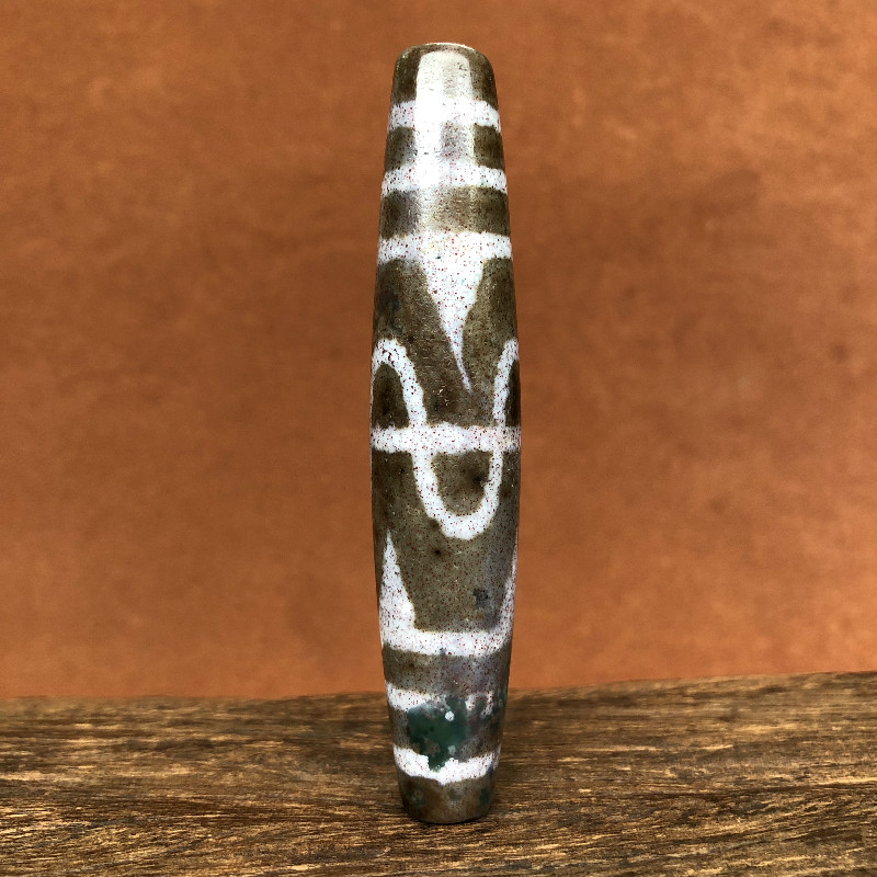 Tibetan Tianzhu six petals lotus Tianzhu natural cinnabar old ore page rock weathering obvious