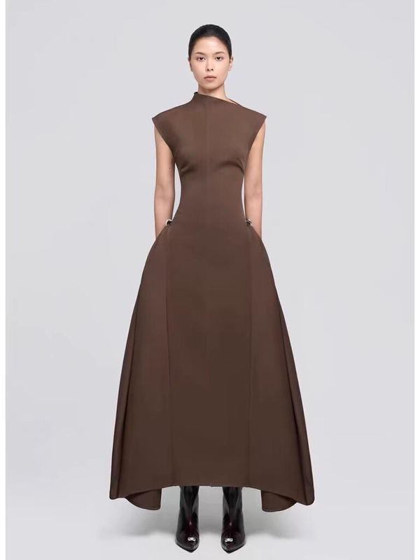 Vietnamese Niche Designer Elegant Sleeveless Half-High Collar Asymmetrical Shoulder Evening Dress with Waist-Cinching Slimming Long Dress