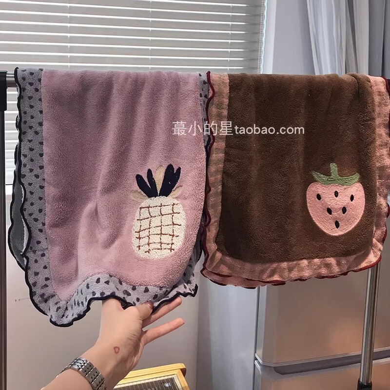 Cute Pineapple Strawberry Lace Towel for Women, Large Absorbent Soft Couple Face Towel, New Coral Fleece Face Towel Cute Pineapple Strawberry Lace Towel for Women, Large Absorbent Soft Couple Face Towel, New Coral Fleece Face Towel