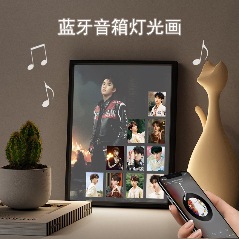 張振元、厳浩翔、何俊林、そしてティーンズ・イン・タイムズ（TNT）グループのグッズ：Bluetoothスピーカー、光るフォトフレーム、そしてアイドルへの誕生日プレゼント。