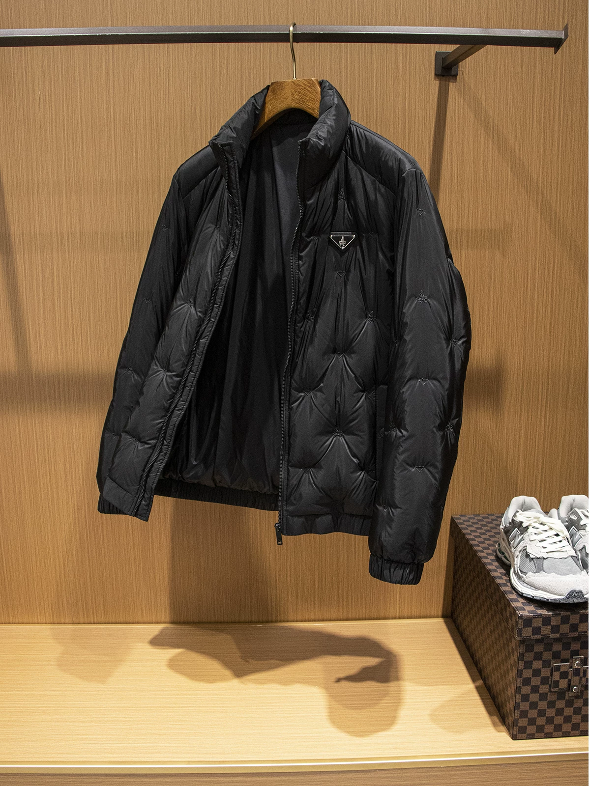 Men's winter elite comfortable keep warm velvet down jacket with down, with embroidery, duck down, feather stuffing