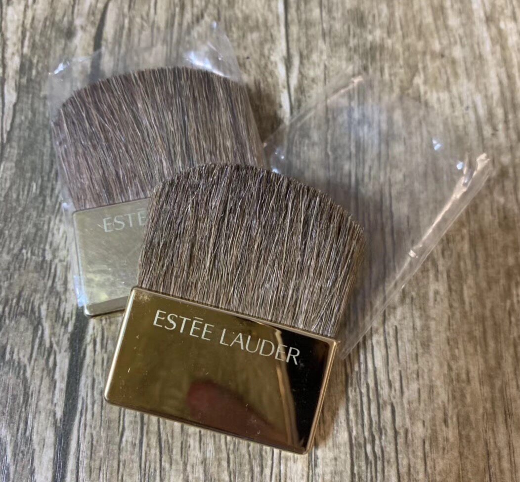 The Elegant Poetry Landei Golden Christmas Limited Blush Brush