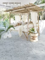 Каменная мозаичная сеть красная плитка плитка плитка на открытом воздухе.