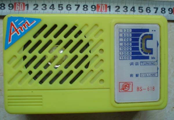 1990s Dr BS - 618 Middle Wave Radio Semiconductor Radio Nostalgia Favorite Film and TV props