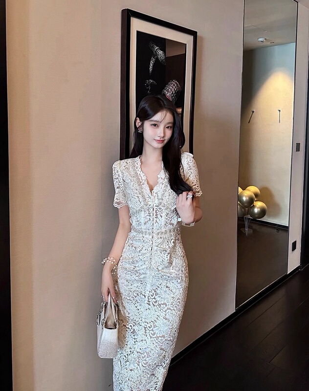 High-End Heavy-Duty Pearl-Studded V-Neck Elegant Dress with Three-Dimensional Crochet Embroidery Lace Skirt, White Moonlight Fairy Dress
