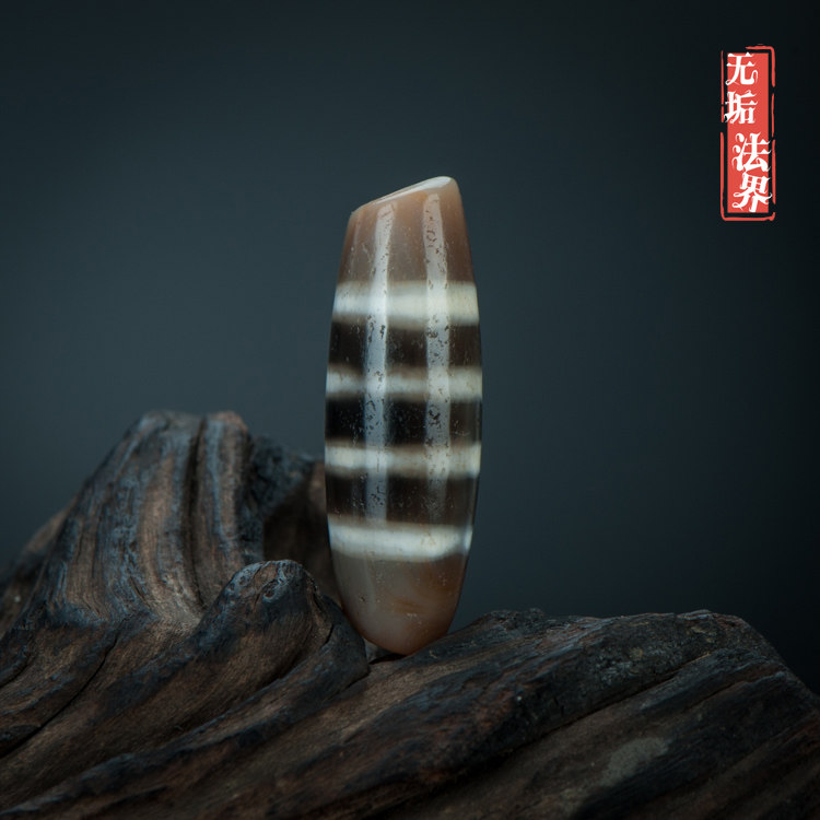 Tibet Old Sky Pearl Rare pulp Beauty Four-wire Inlaid Erosion White Old Drugmaker Sky Pearl Pendant Necklace Nine Eyeliner Rock