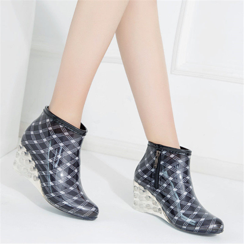 New flat slope heel fashion water boots plus velvet warm rain boots female Korean women short high heel waterproof rain shoes