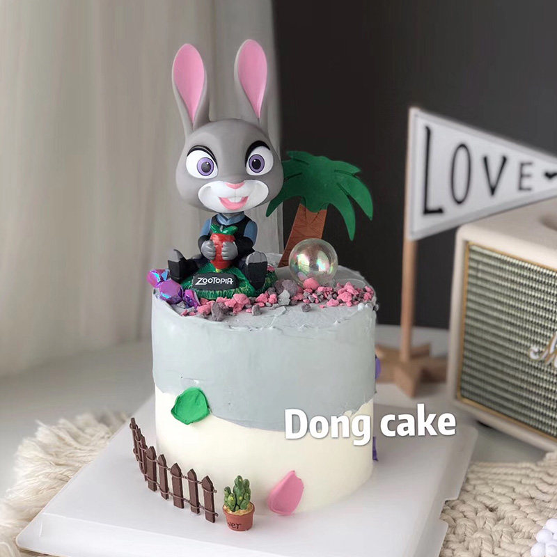 Cake Decoration Scene Cake Decoration Plugin for cute animal Judy Little White Rabbit Shaking Head doll