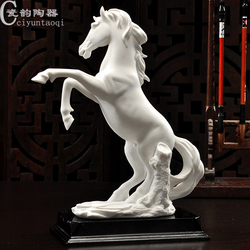 Horse to success ornaments home office furnishings high-end business gifts to send leaders Dechina white porcelain horse ornaments