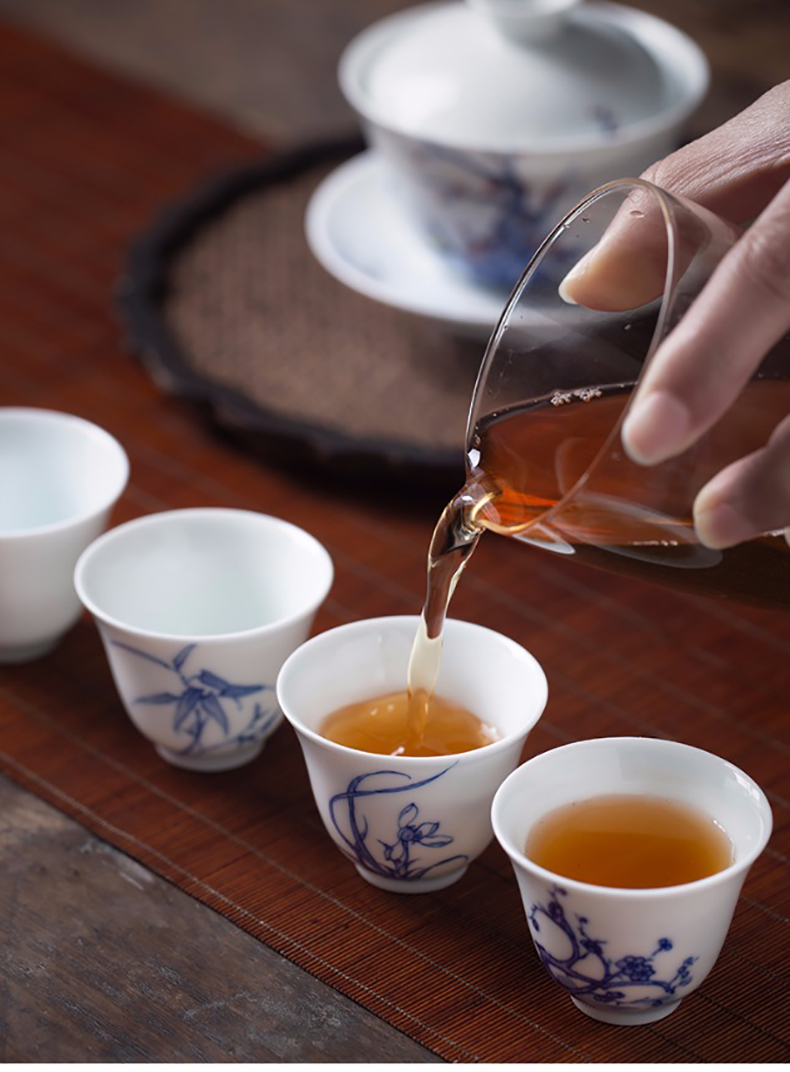 Blue and white sample tea cup white porcelain hand - made ceramic cups masters cup kung fu tea set by patterns single cup by hand