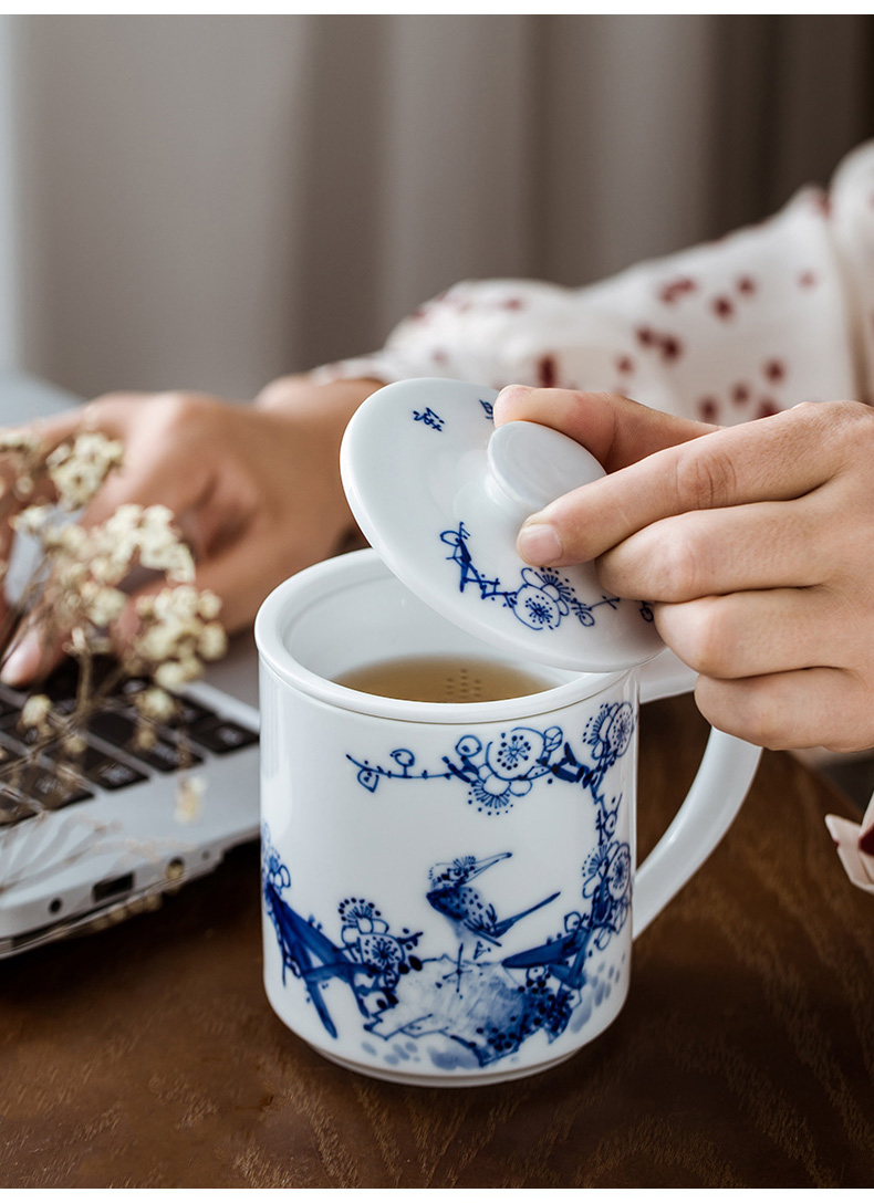 Jingdezhen porcelain teacup hand - made porcelain ceramic filter cup large tea cup with a cover version of a cup of tea