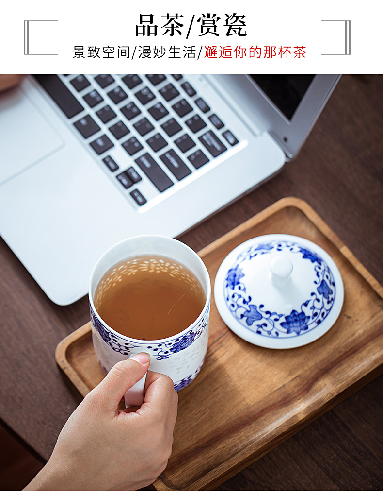 Hand - made bound lotus flower blue and white and exquisite ceramic cups with cover retro office cup household glass tea tea cup