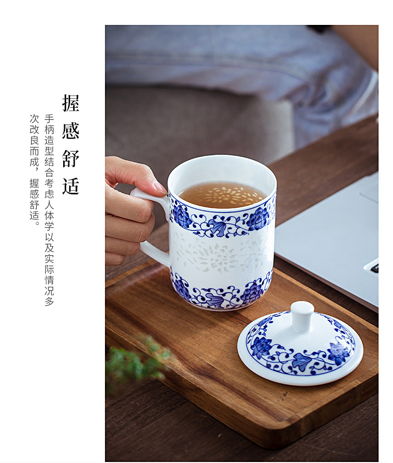 Hand - made bound lotus flower blue and white and exquisite ceramic cups with cover retro office cup household glass tea tea cup