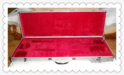 There are more pieces of music instrument boxes, which can hold 3 erhu and 1 beanhu