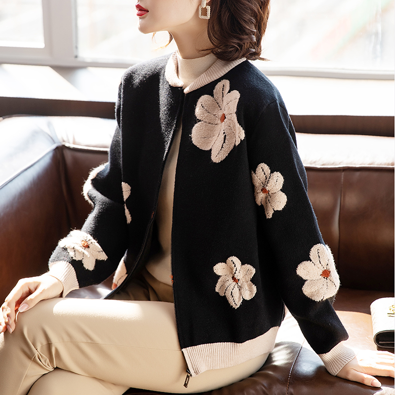 Mother's Spring Clothing 2026 New Style Petite Knitted Jacket Short Style Middle-Aged and Elderly Women's Elegant Jacket Top Fashionable