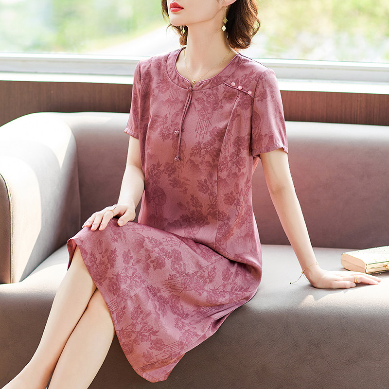 New chinese style mom's summer mulberry silk dress 2025 new arrival: elegant and retro, making mom New chinese style mom's summer mulberry silk dress 2025 new arrival: elegant and retro, making mom