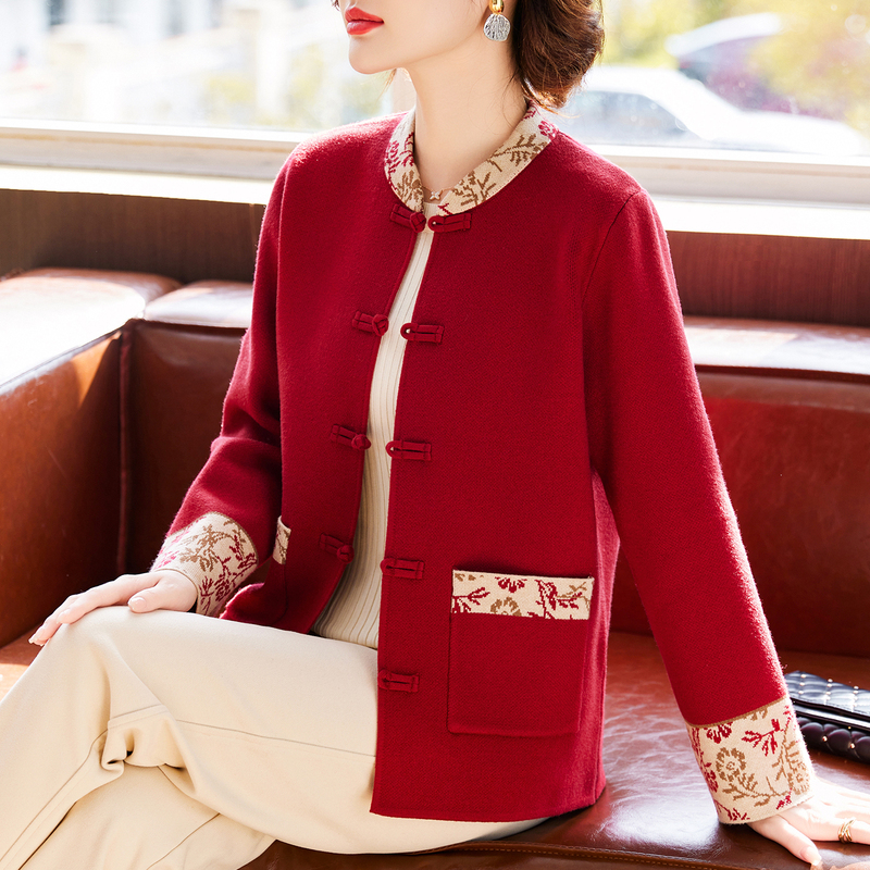 Mom's Autumn Fashion Jacket with a Chinese Style, for Women in Their 40S and 50S, Spring and Autumn Red Knitted Cardigan Jacket Top Mom's Autumn Fashion Jacket with a Chinese Style, for Women in Their 40S and 50S, Spring and Autumn Red Knitted Cardigan Jacket Top