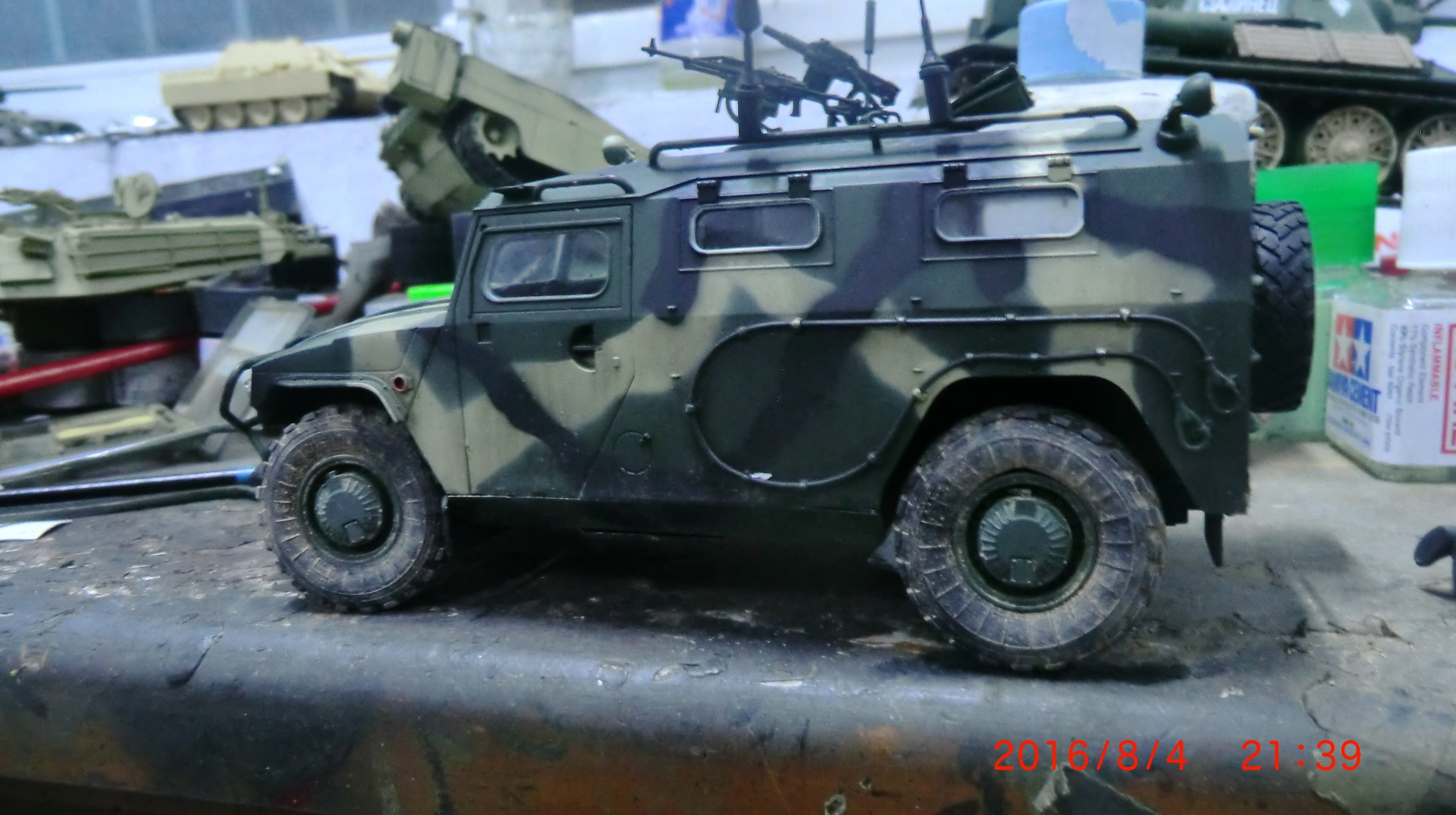 MENG VS003 Russian tiger-style armored jeep 35 proportional generation (package plate)