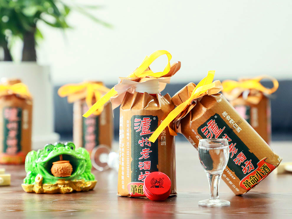 泸州老酒坊 浓香型 52度 革命小酒 118ml*24瓶 图1