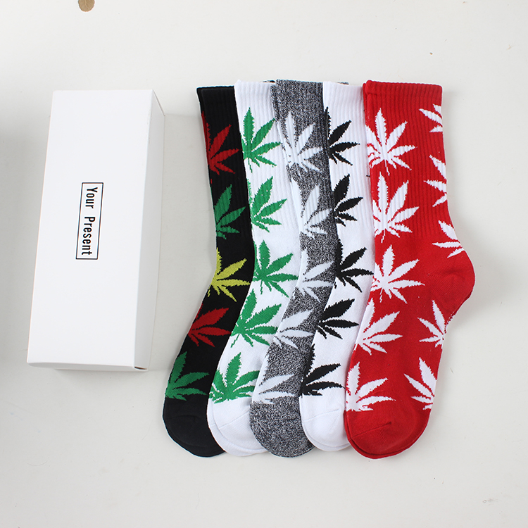 5 cặp vớ vớ maple leaf socks nam giới và phụ nữ triều vớ Hàn Quốc Châu Âu và Hoa Kỳ món quà đóng hộp vớ skateboard vớ gai trong ống vớ