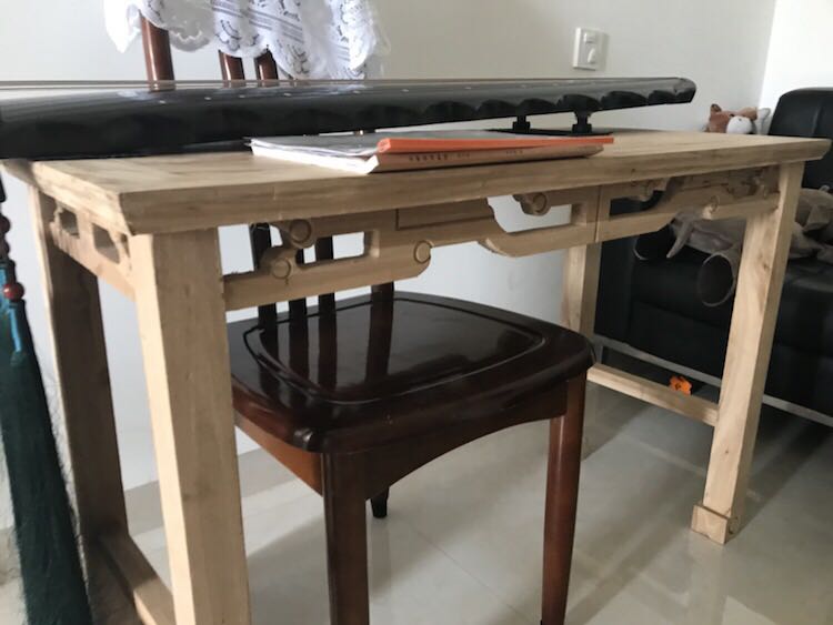 Mới Trung Quốc cũ Elm bảo vệ môi trường sáp không sơn guqin bàn đàn piano phân 榫 卯 cấu trúc bàn bàn gỗ rắn Bàn học Trung Quốc - Bàn bàn học nhỏ