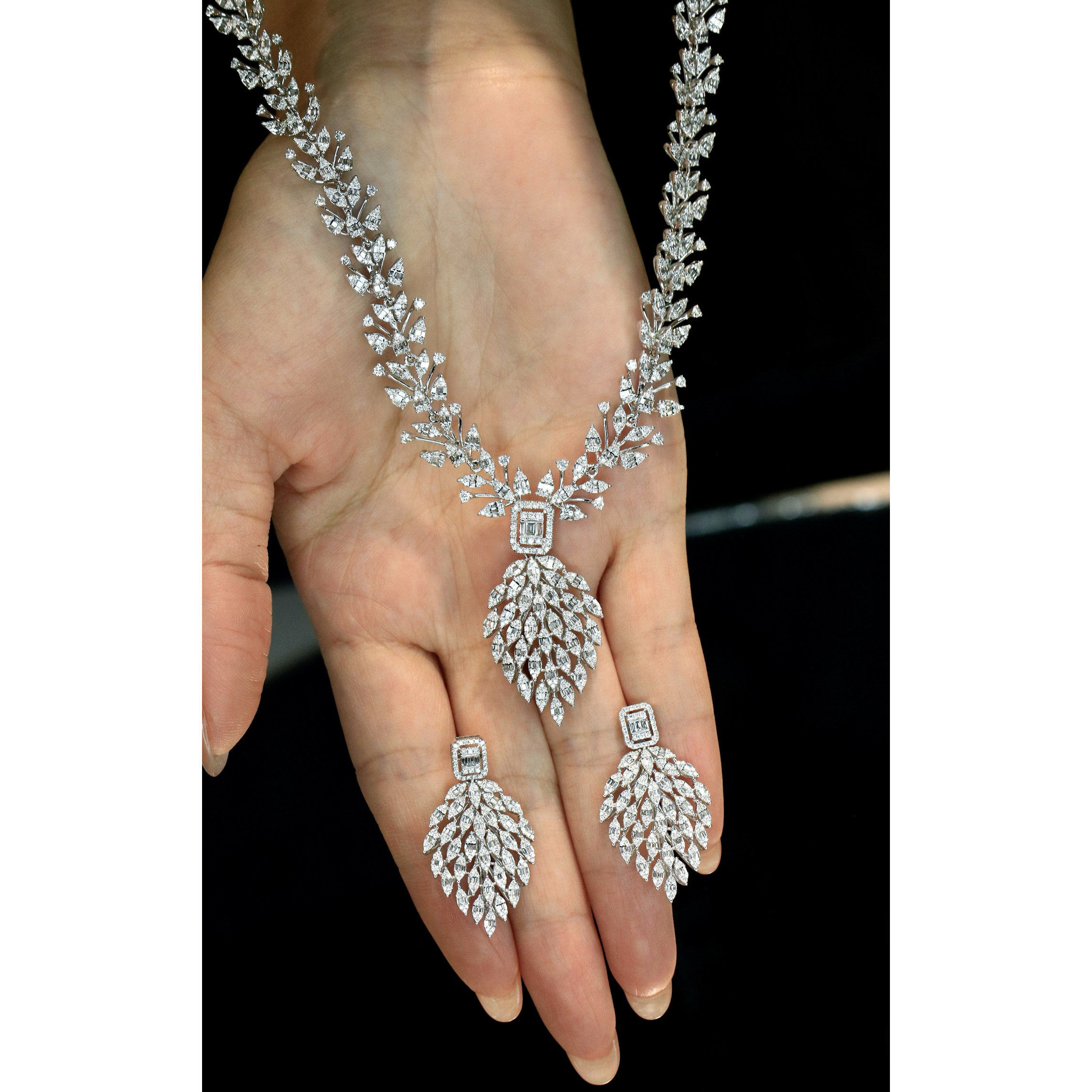 18K白金4.25克拉天然钻石项链+1.52克拉耳钉套装｜满钻奢华晚宴穿搭必备-其他-淘宝好物网
