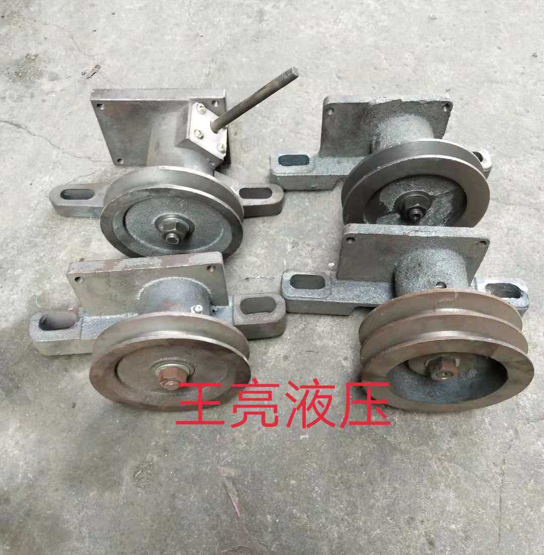 Agricultural tricycle 306--325 hydraulic oil pump gear pump bracket left and right rotation clutch pump seat