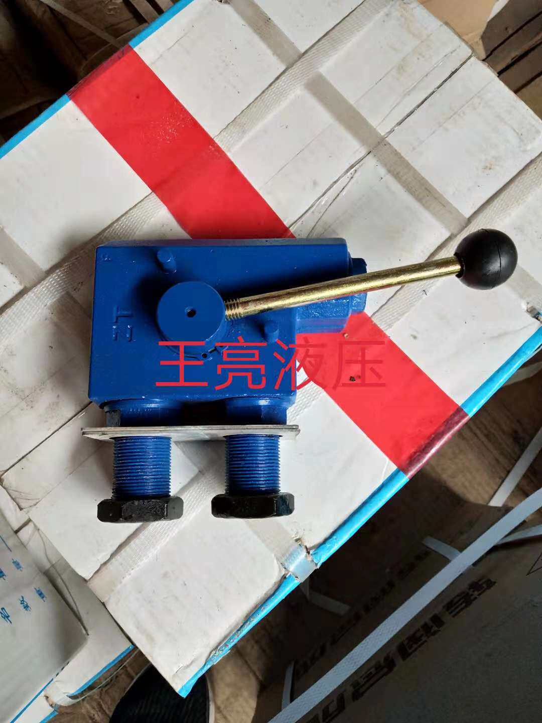 Agricultural vehicle four unlike truck tipping bucket hydraulic steering valve self-unloading cylinder control valve