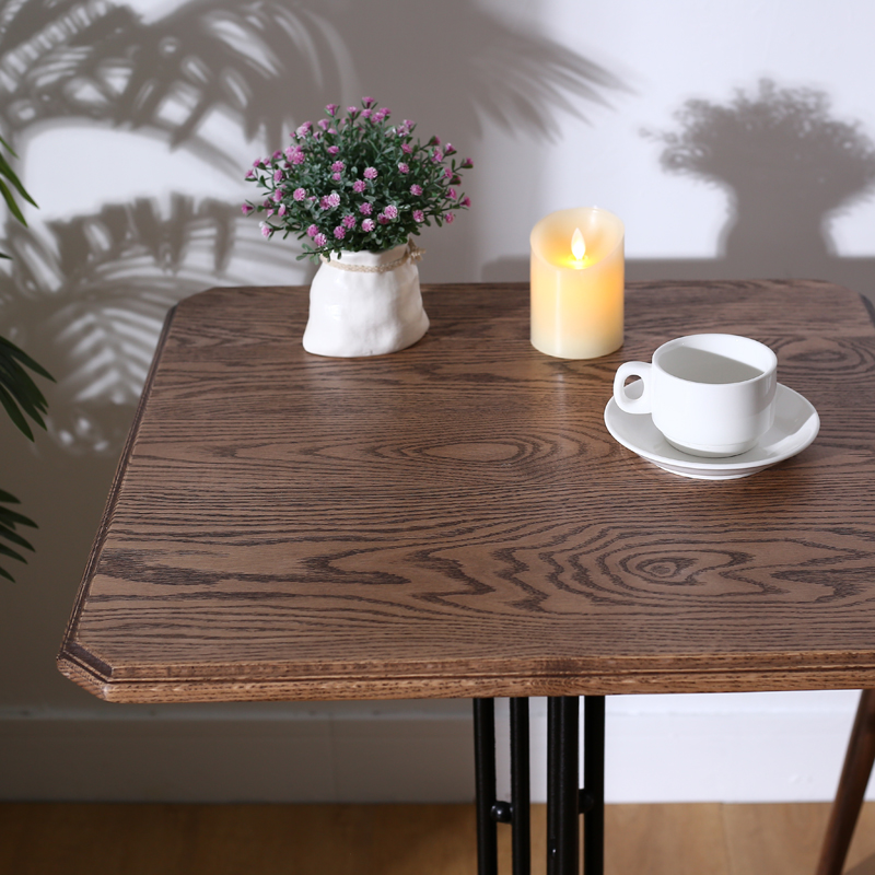 实木方桌：从咖啡店到商务洽谈的新宠家具