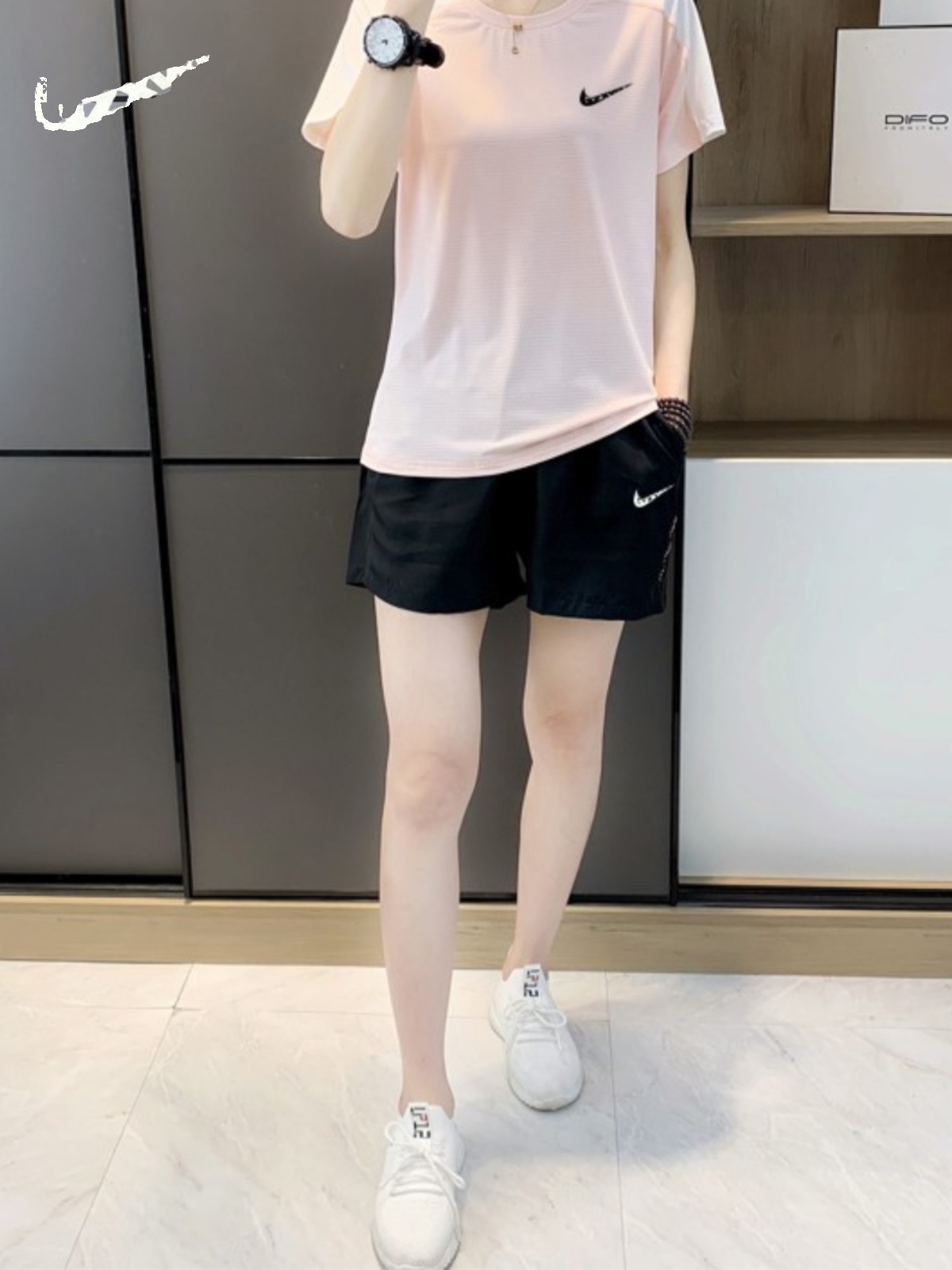 <!--品牌新款夏季短袖套装女薄款T恤透气跑步健身运动速干短裤两件套-->