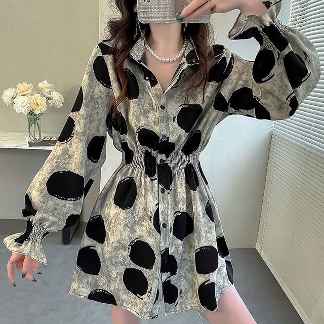 2025 early spring new design pleated elastic waist mid-length top for women with western style printed bell sleeve shirt