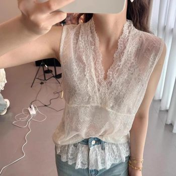 European station v-neck sleeveless splicing heavy-duty lace vest vest for women 2025 summer new pure desire versatile top